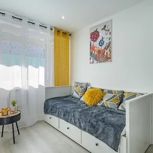 https://plage-catalansstudio-entre-la-mer-le-parc-pharo.fr-provencehotel.com